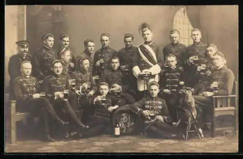 AK Studenten mit Bierkrügen, studentische Szene