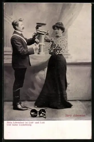 AK Student mit Krug und Frau, studentische Szene