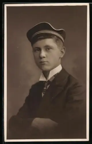 Foto-AK Student mit Schirmmütze, studentische Szene