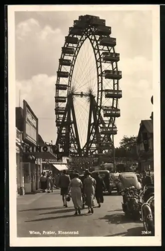 AK Wien, Besucher am Riesenrad des Wiener Prater