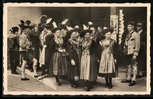 AK Damen und Herren in bayerischer Tracht