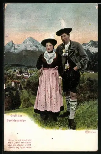 AK Berchtesgaden, Trachtenpaar vor Bergpanorama