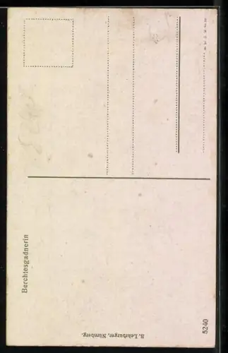 AK Berchtesgaden, Berchtesgadnerin in Tracht vor Bergkulisse