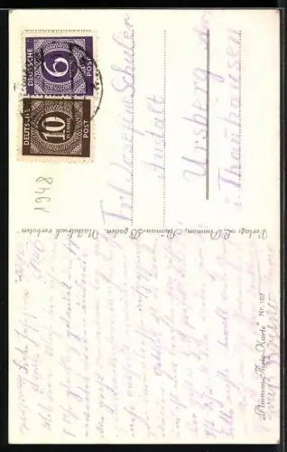 AK Berchtesgaden, Bua und Dirndl auf einer Wiese