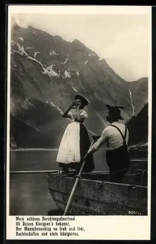 AK Königssee / Berchtesgaden, Paar in Trachten in einem Ruderboot