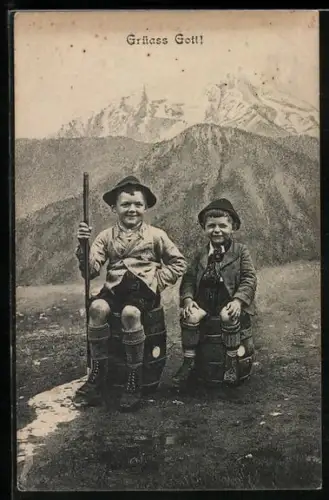 AK Grüass Gott!, Zwei Trachtenbuben im Gebirge