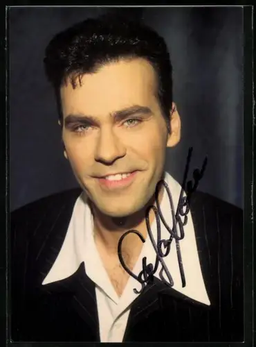 AK Musiker Stefan Moll im Anzug, Autograph