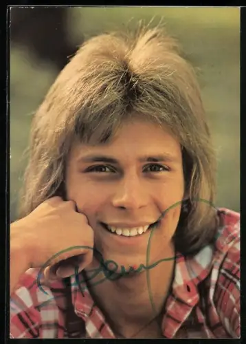 AK Musiker Benny in kariertem Hemd, Autograph