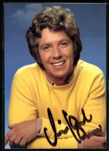 AK Schauspieler Michael Schanze lacht im gelben Pullover, Autograph