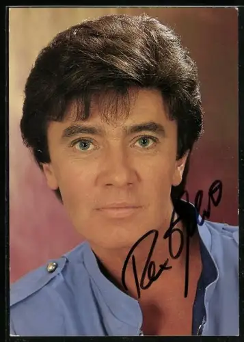 AK Musiker Rex Gildo im blauen Hemd, Autograph