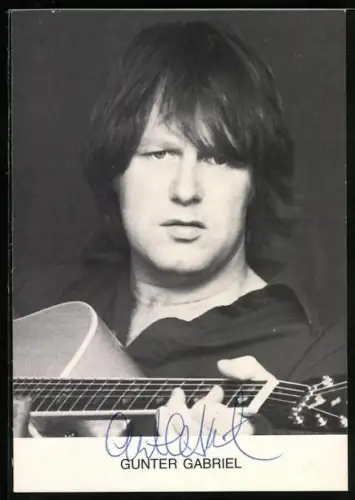 AK Musiker Gunter Gabriel mit Gitarre, Autograph