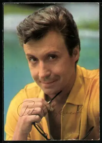 AK Musiker Peter Alexander mit Brille in der Hand, Autograph