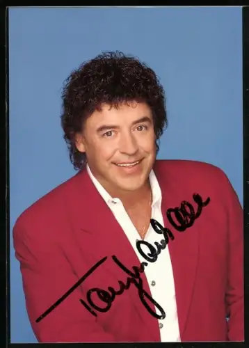 AK Musiker Tony Marshall im roten Anzug, Autograph