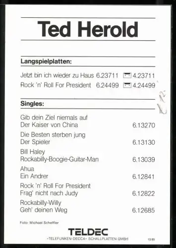 AK Musiker Ted Herold mit Gitarre beim Auftritt, Autograph