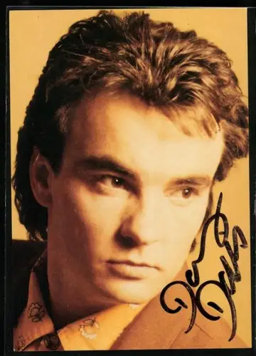 AK Musiker Danny Davis im gemusterten Hemd, Autograph