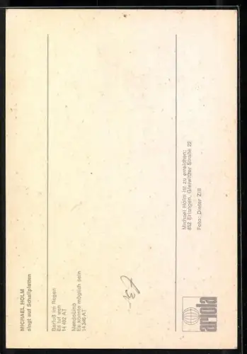 AK Musiker Michael Holm mit ernster Mimik in die Kamera, Autograph