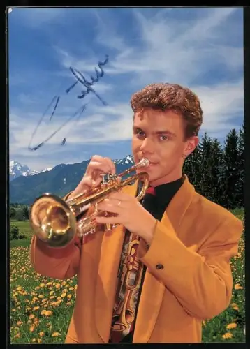AK Musiker Stefan Mross in gelbem Sakko, Autograph