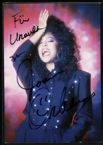 AK Musikerin Joan Orleans singend im Porträt, Autograph