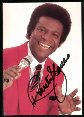 AK Musiker Roberto Blanco mit Mikrofon in der Hand, Autograph