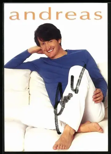 AK Musiker Andreas auf einem Sofa sitzend, Autograph