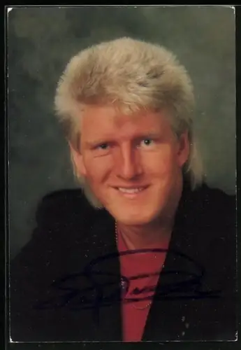 AK Musiker Christian Sommer vor grünem Hintergrund, Autograph