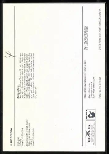 AK Musiker Klaus Densow vor einer weissen Mauer, Autograph