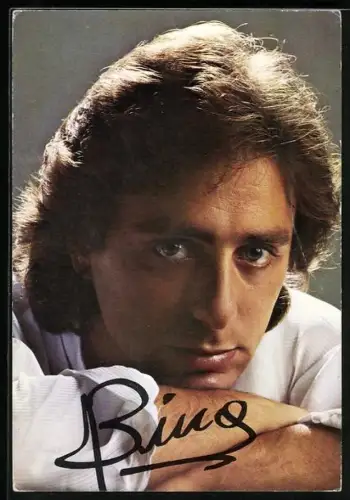 AK Musiker Bino nachdenklich in die Kamera blickend, Autograph