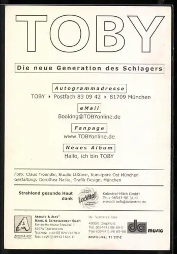 AK Musiker Toby in die Kamera blickend, Autograph