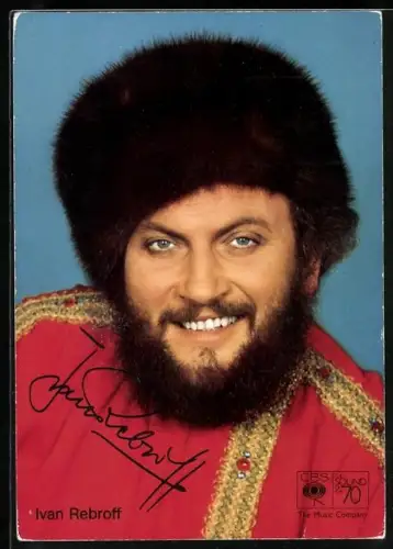 AK Musiker Ivan Rebroff lächelnd in russischer Tracht posierend, Autograph