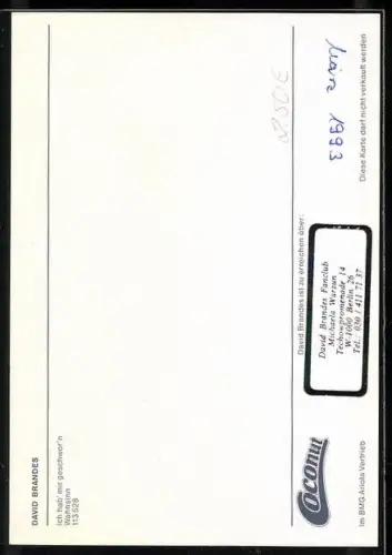 AK Musiker David Brandes vor blauem Hintergrund, Autograph