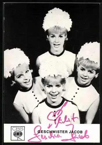 AK Musikerinnen Geschwister Jacob in identischer Kleidung, Autograph