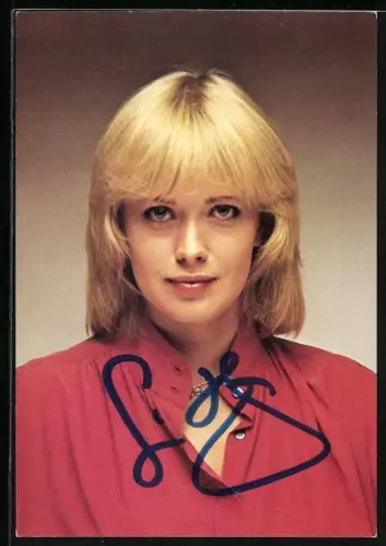 AK Musikerin Siw Inger in roter Bluse, Autograph