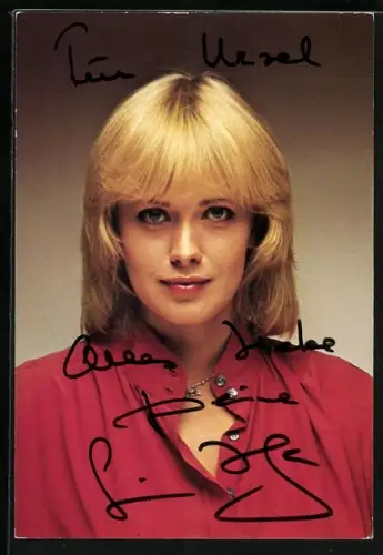 AK Musikerin Siw Inger in die Kamera blickend, Autograph