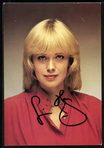 AK Musikerin Siw Inger in roter Bluser, Autograph