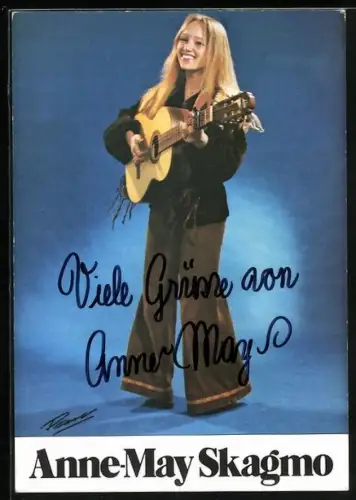 AK Musikerin Anne-May Skagno mit Gitarre, Autograph