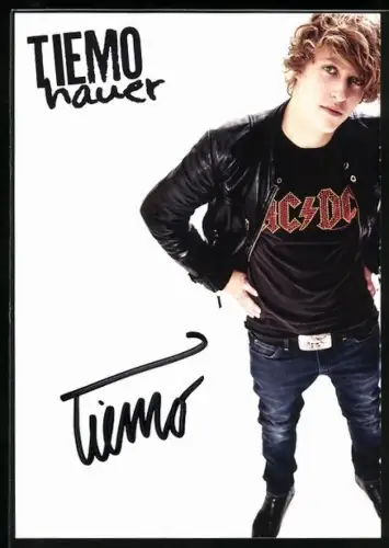AK Musiker Tiemo Hauer mit ACDC Tshirt, Autograph