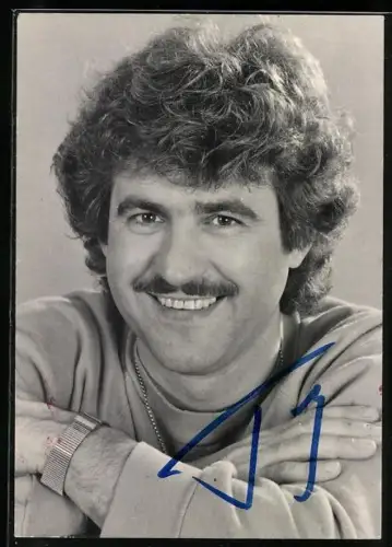AK Musiker Tony lächelnd im Porträt, Autograph