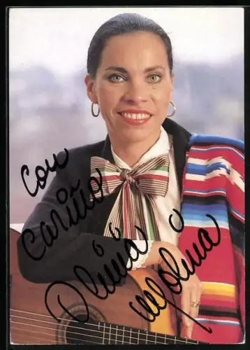 AK Musikerin Olivia Molina mit Gitarre, Autograph