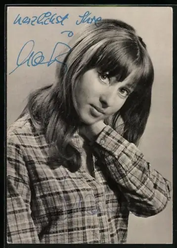 AK Musikerin Marion mit karierter Bluse, Autograph