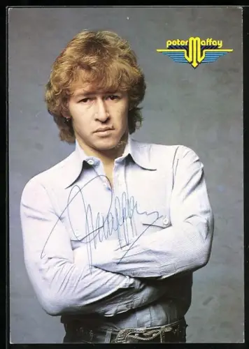 AK Musiker Peter Maffay mit verschränkten Armen, Autograph