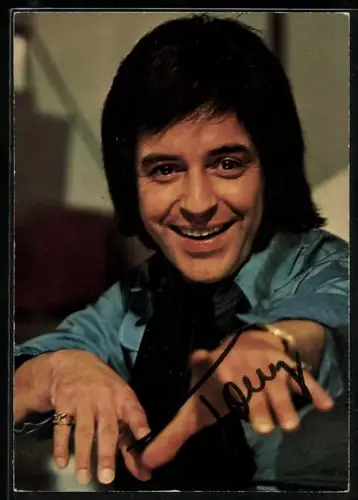 AK Musiker Tony Marshal zeigt in die Kamera, Autograph