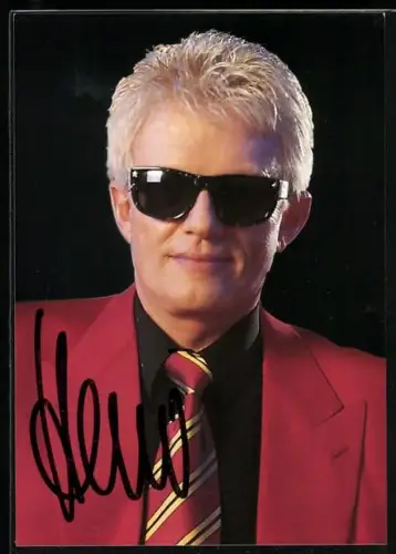 AK Musiker Heino in rotem Anzug, Autograph