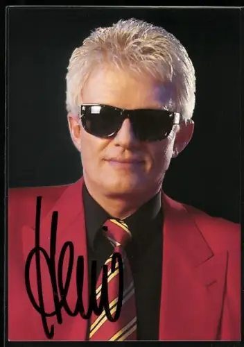 AK Musiker Heino mit gestreifter Krawatte, Autograph