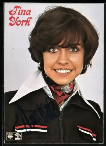 AK Musikerin Tina York mit Halstuch, Autograph