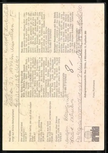 AK Musiker Rex Gildo auf einem Stuhl sitzend, Autograph