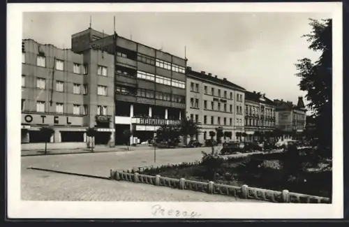 AK Prerau, Strassenpartie mit Hotel Prerov und modernen Gebäuden, Anlage
