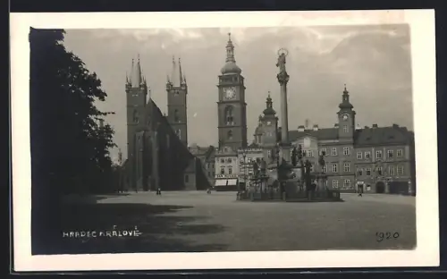 AK Hradec Kralove, Platz mit Säulendenkmal, Kirche, Turm