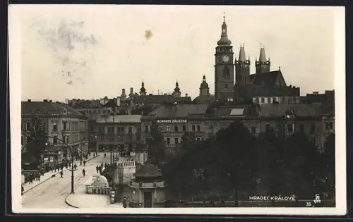 AK Hradec Kralove, Agrarni Zalozna, Kirche u. Strassenpartie aus der Vogelschau