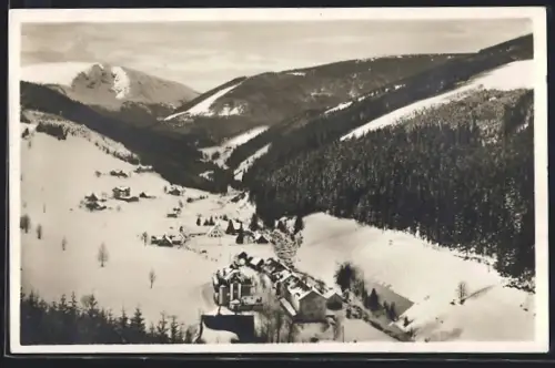 AK Petzer /Riesengebirge, Totalansicht im Winter aus der Vogelschau