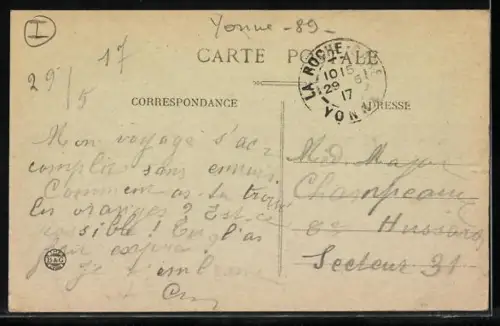 AK Laroche-Migennes, La Gare avec voyageurs et train sur les voies